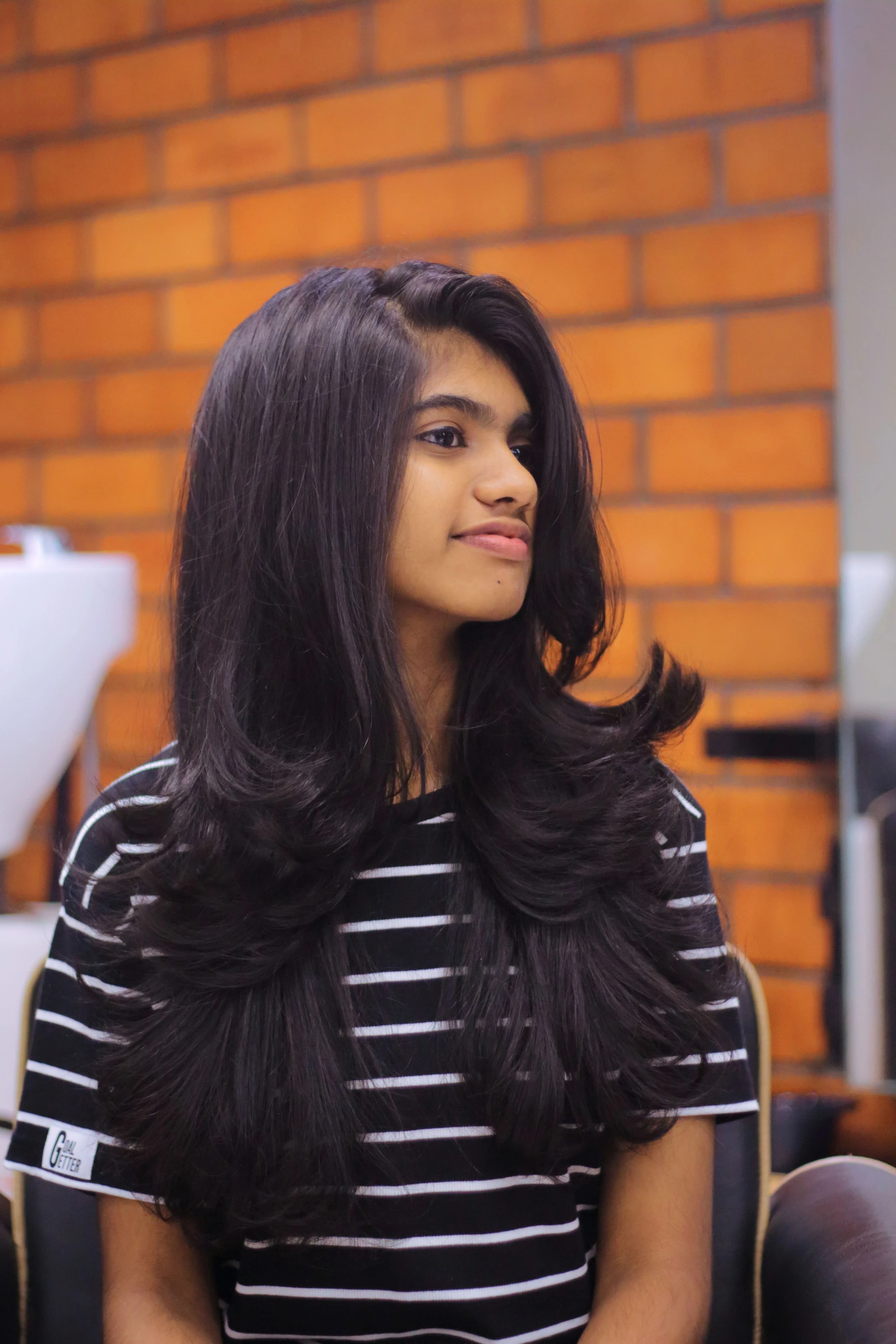 Voluminous layered blow-dry with bouncy ends