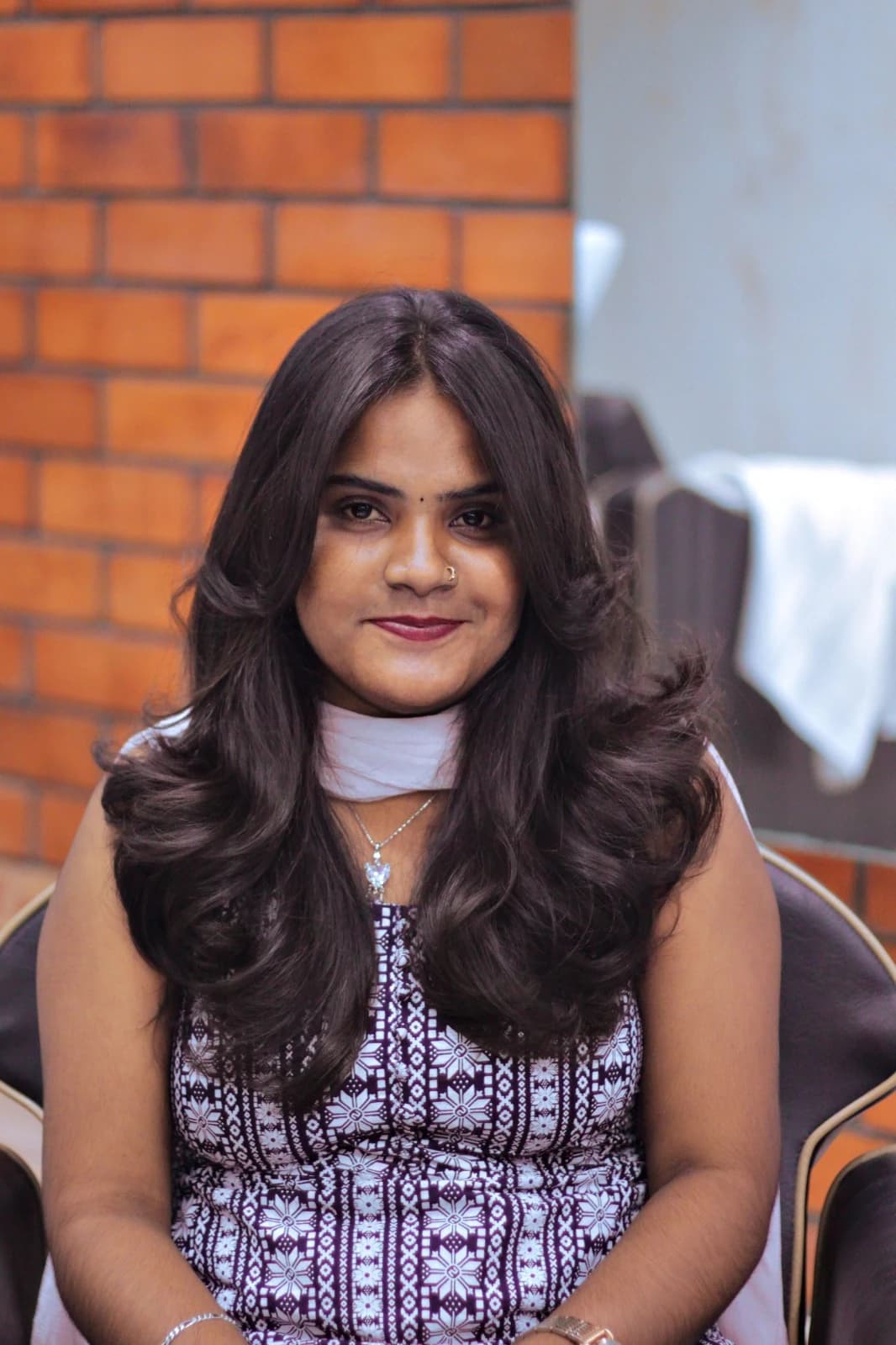 Glamorous curled blow-dry with rich volume